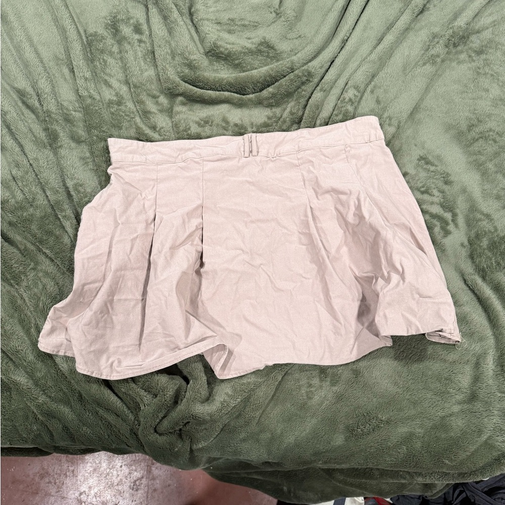 Cream Pleated Mini Skirt - Picture 2 of 4